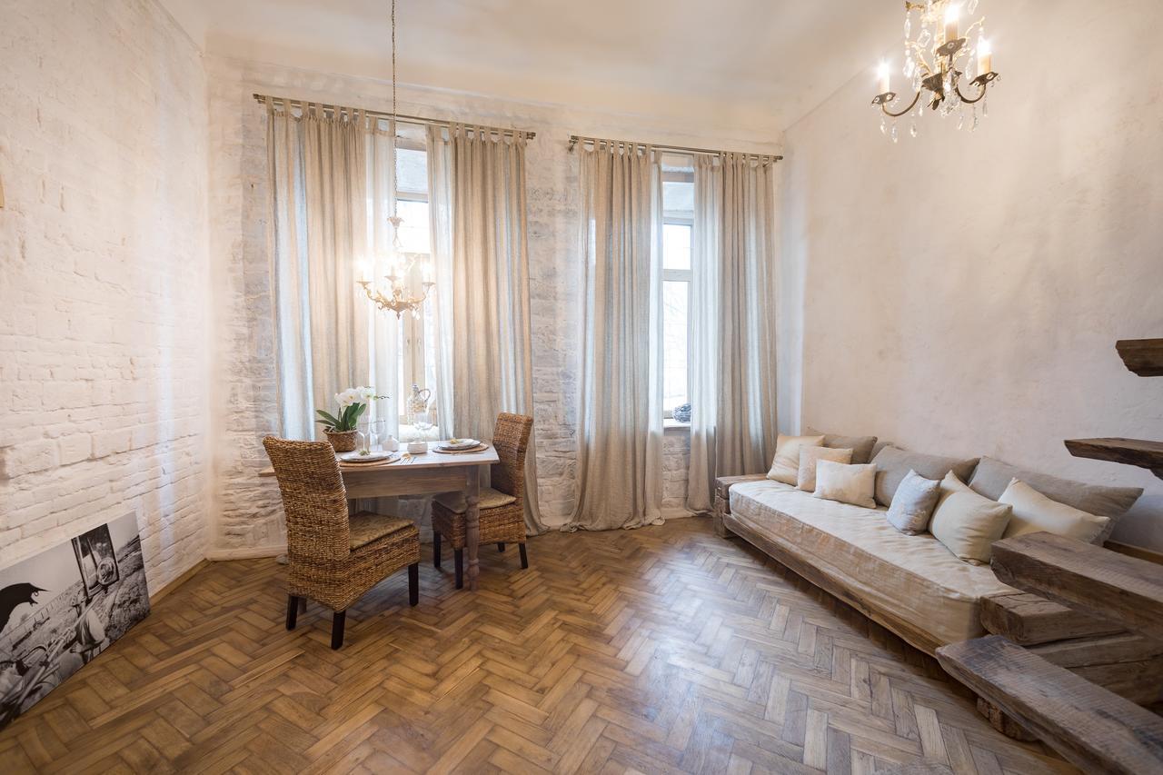 Overture Studio Kam'janec'-Podil's'kyj Esterno foto